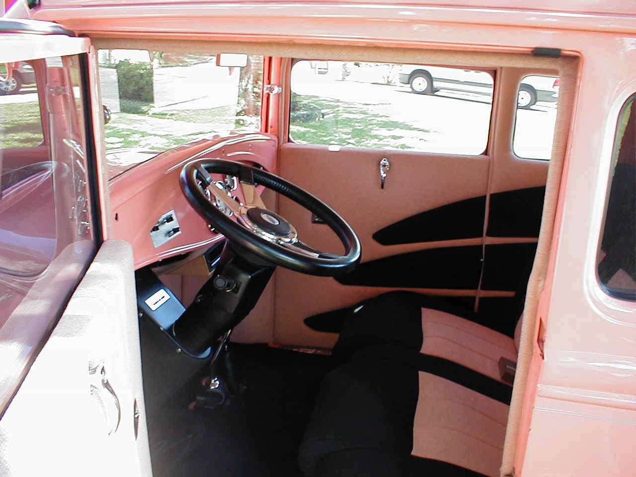 inside.jpg (178628 bytes)